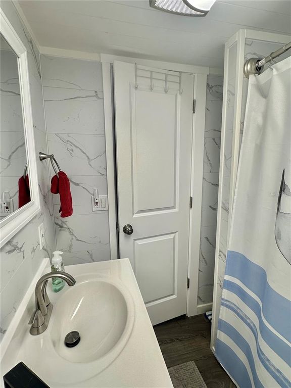 Image 30 of property listing at 1501 25TH AVENUE DRIVE W, Bradenton, FL 34205