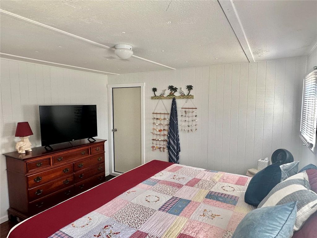 Image 32 of property listing at 1501 25TH AVENUE DRIVE W, Bradenton, FL 34205