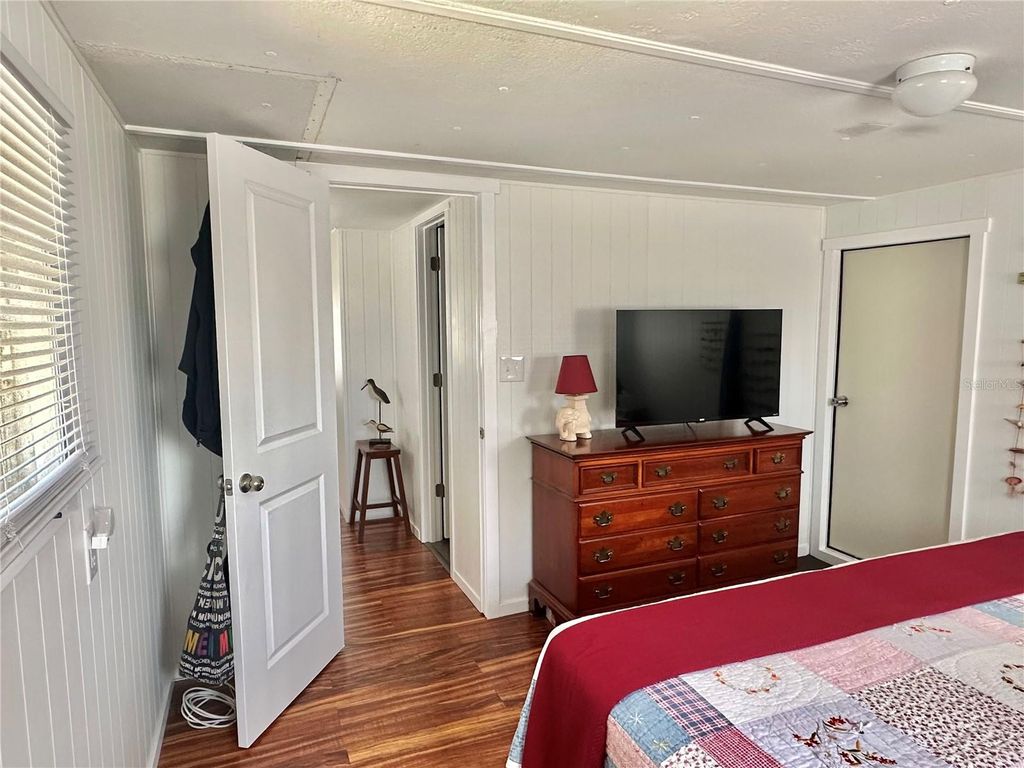 Image 33 of property listing at 1501 25TH AVENUE DRIVE W, Bradenton, FL 34205