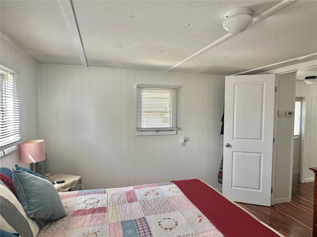 Image 34 of property listing at 1501 25TH AVENUE DRIVE W, Bradenton, FL 34205