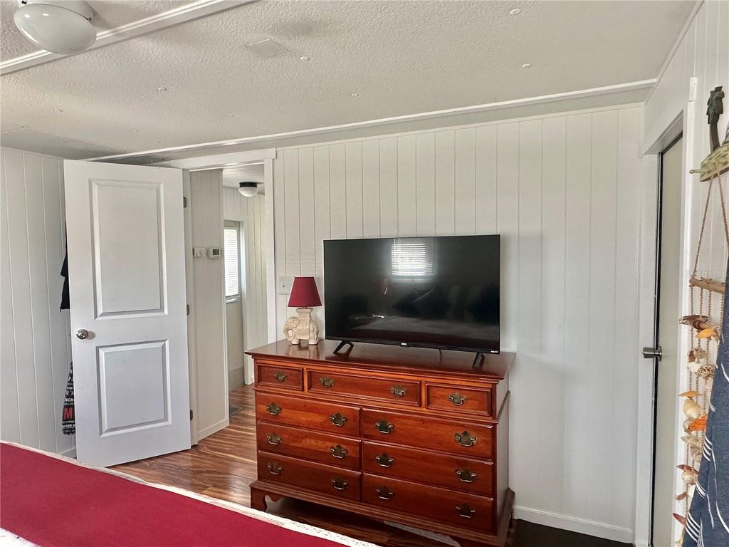 Image 35 of property listing at 1501 25TH AVENUE DRIVE W, Bradenton, FL 34205