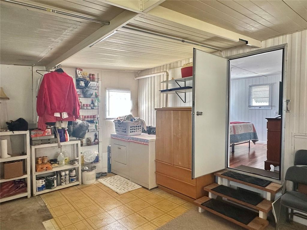 Image 36 of property listing at 1501 25TH AVENUE DRIVE W, Bradenton, FL 34205