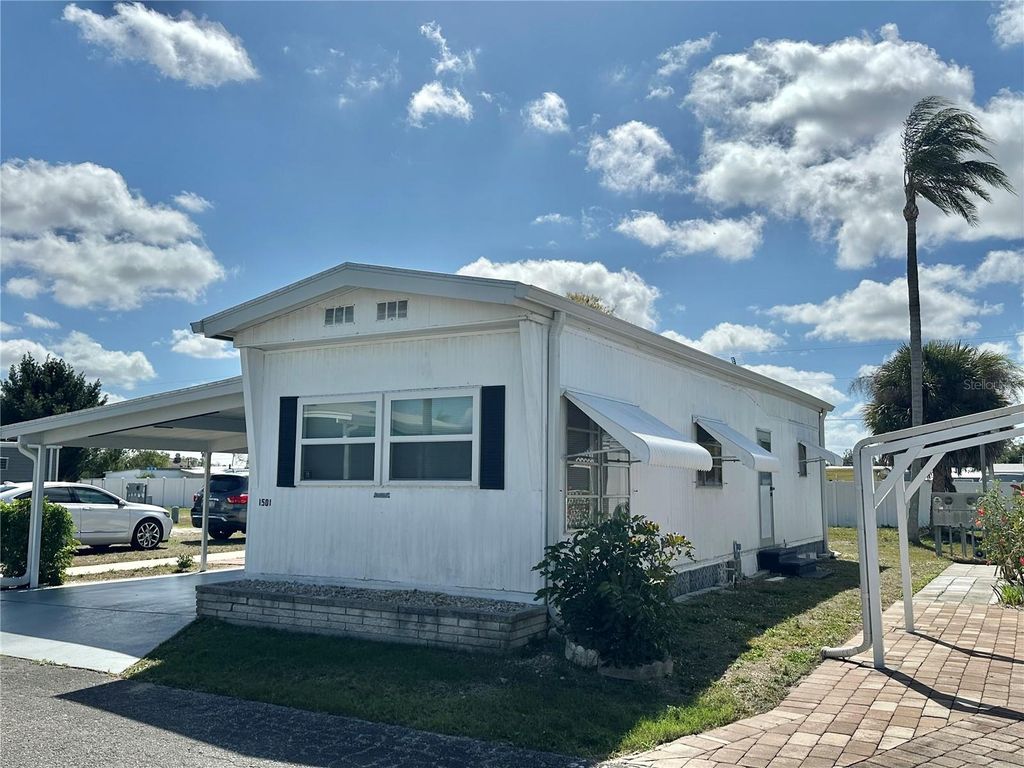Image 5 of property listing at 1501 25TH AVENUE DRIVE W, Bradenton, FL 34205