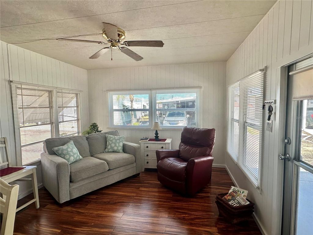 Image 10 of property listing at 1501 25TH AVENUE DRIVE W, Bradenton, FL 34205