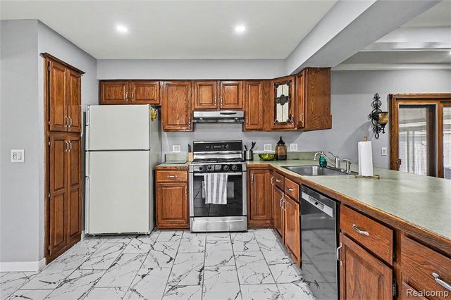 41174 Bernard Drive, Sterling Heights, MI 48313