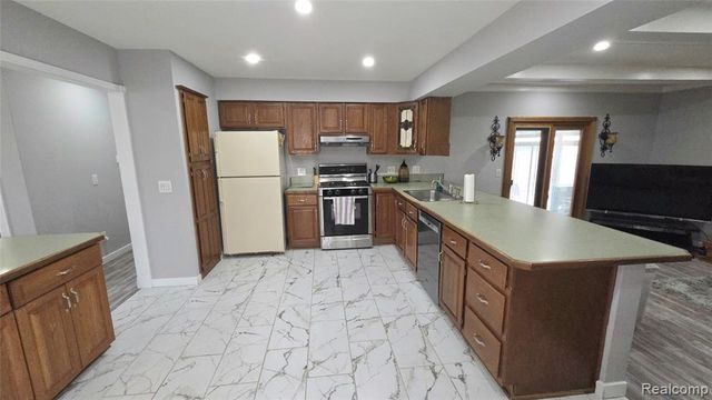41174 Bernard Drive, Sterling Heights, MI 48313