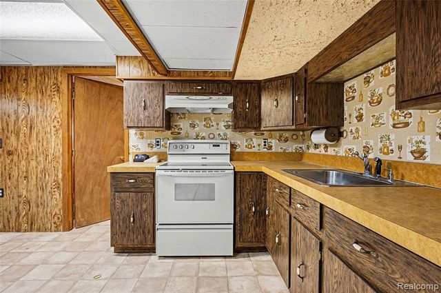 41174 Bernard Drive, Sterling Heights, MI 48313