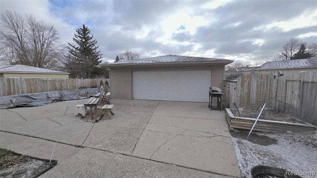 41174 Bernard Drive, Sterling Heights, MI 48313