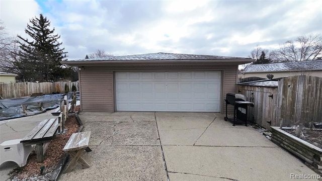 41174 Bernard Drive, Sterling Heights, MI 48313
