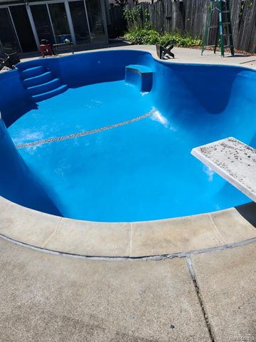 41174 Bernard Drive, Sterling Heights, MI 48313