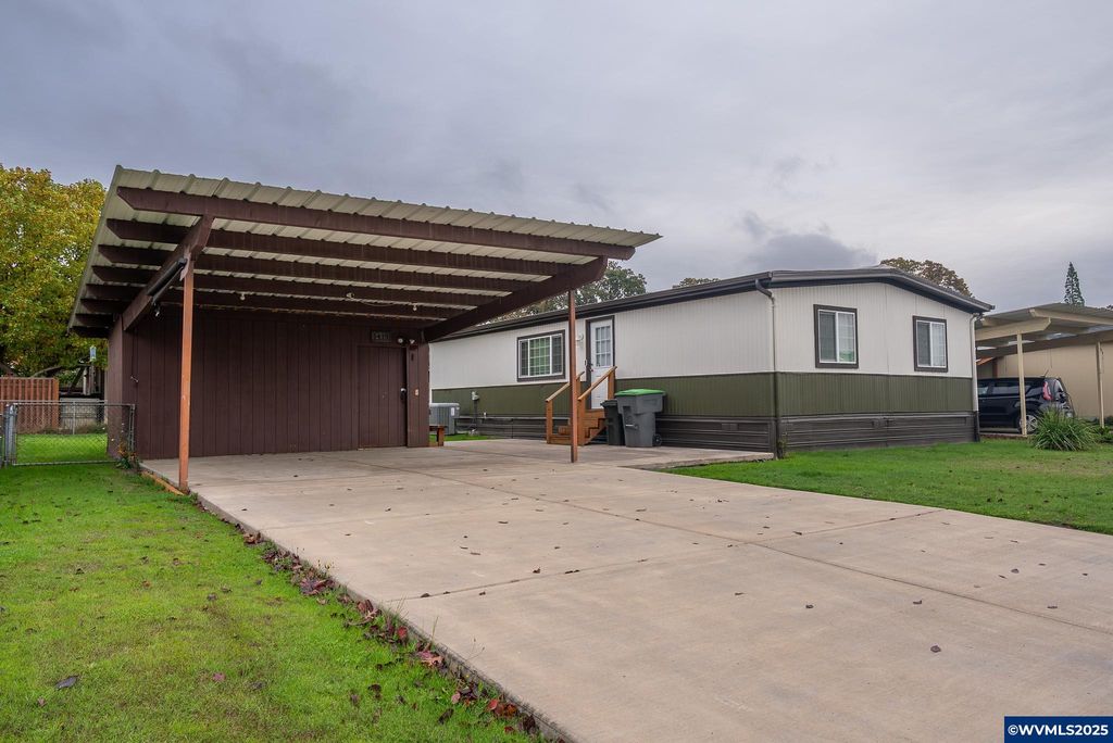 Image 1 of property listing at 1419 NW 8th St, Mcminnville, OR 97128