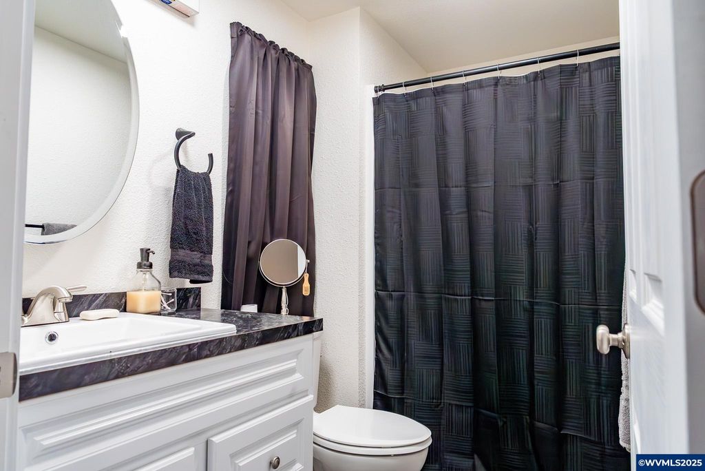 Image 12 of property listing at 1419 NW 8th St, Mcminnville, OR 97128