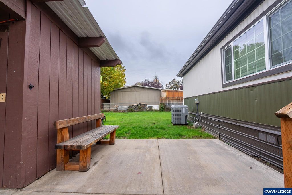 Image 16 of property listing at 1419 NW 8th St, Mcminnville, OR 97128