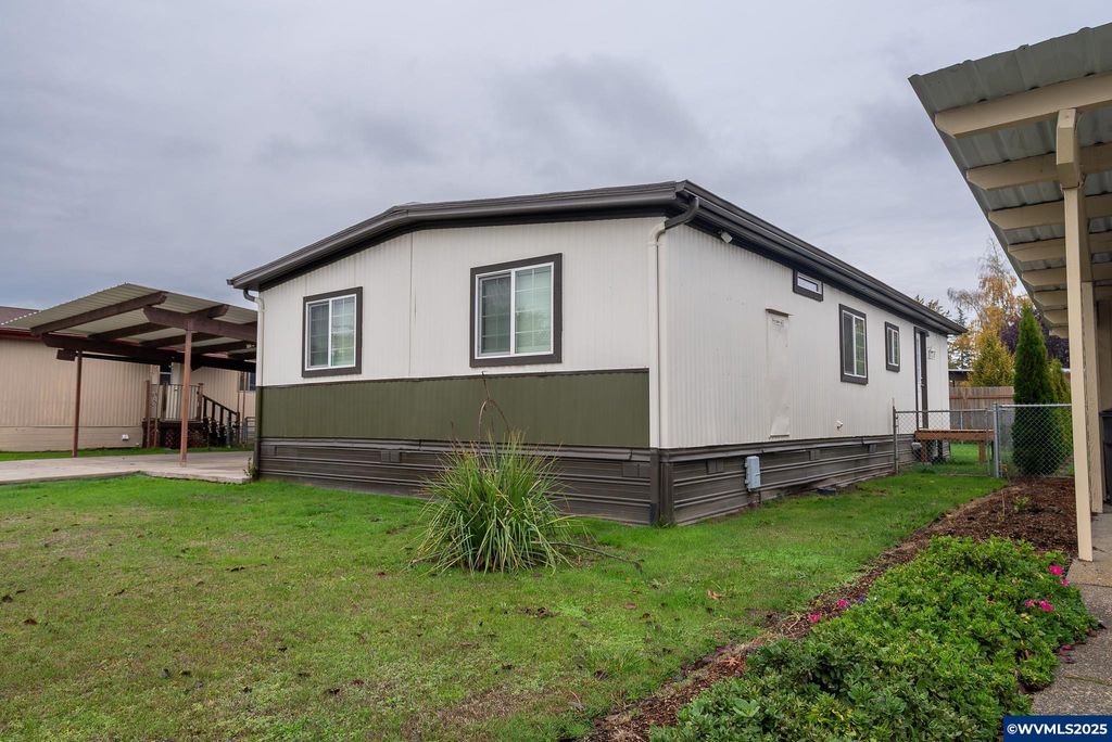 Image 21 of property listing at 1419 NW 8th St, Mcminnville, OR 97128