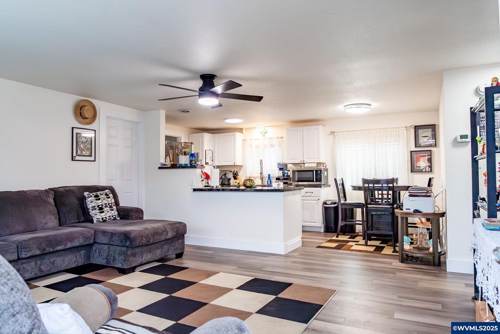 Image 3 of property listing at 1419 NW 8th St, Mcminnville, OR 97128