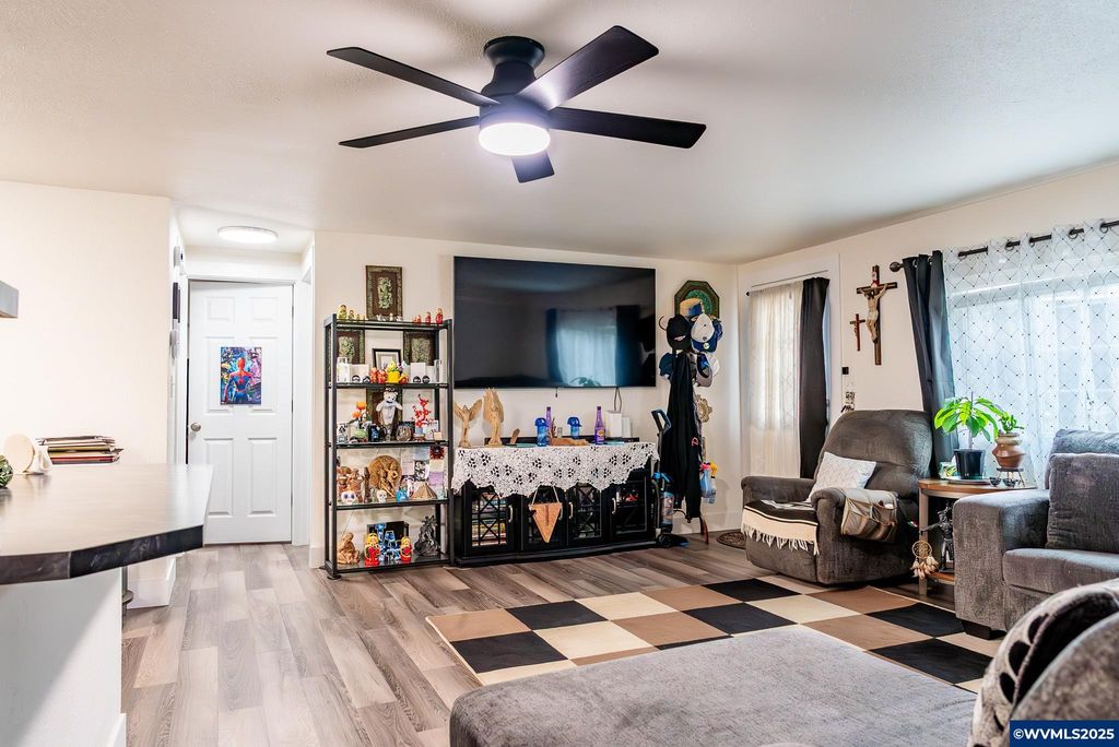 Image 5 of property listing at 1419 NW 8th St, Mcminnville, OR 97128