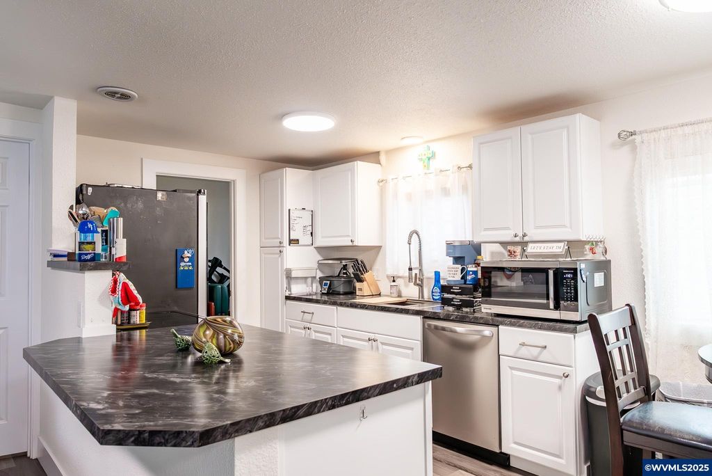 Image 7 of property listing at 1419 NW 8th St, Mcminnville, OR 97128