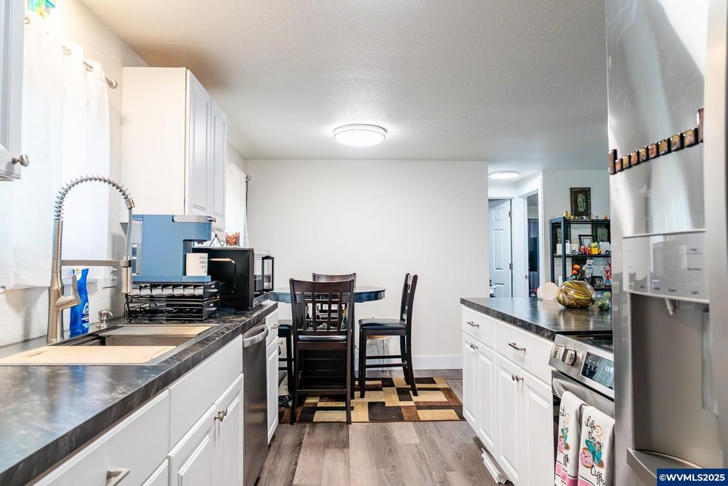 Image 8 of property listing at 1419 NW 8th St, Mcminnville, OR 97128