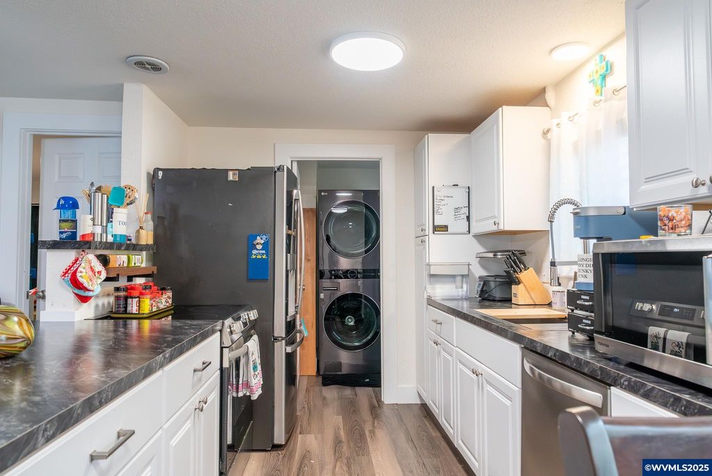 Image 9 of property listing at 1419 NW 8th St, Mcminnville, OR 97128