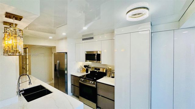 210 174th St 811, Sunny Isles Beach, FL 33160