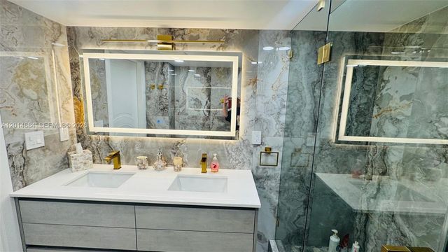 210 174th St 811, Sunny Isles Beach, FL 33160
