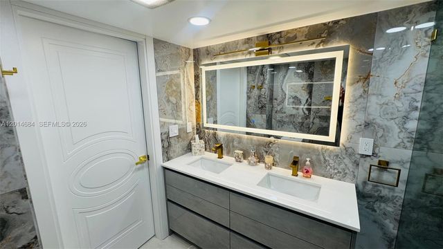 210 174th St 811, Sunny Isles Beach, FL 33160