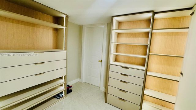 210 174th St 811, Sunny Isles Beach, FL 33160