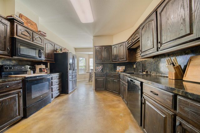 121 Oak Hill Lane, Diana, TX 75640