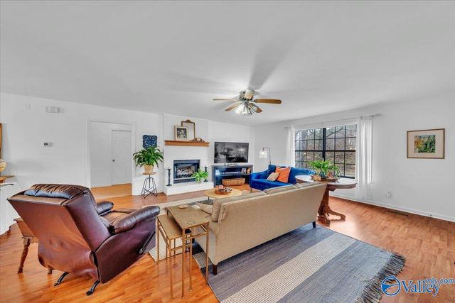 3233 Creek Path Road, Guntersville, AL 35976