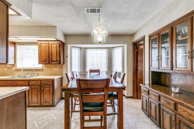 321 Kingsbridge Drive, Garland, TX 75040