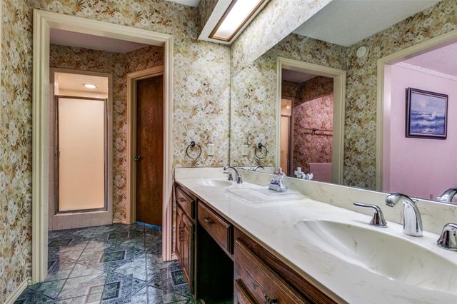 321 Kingsbridge Drive, Garland, TX 75040