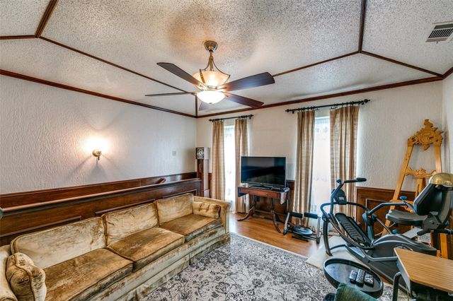 321 Kingsbridge Drive, Garland, TX 75040