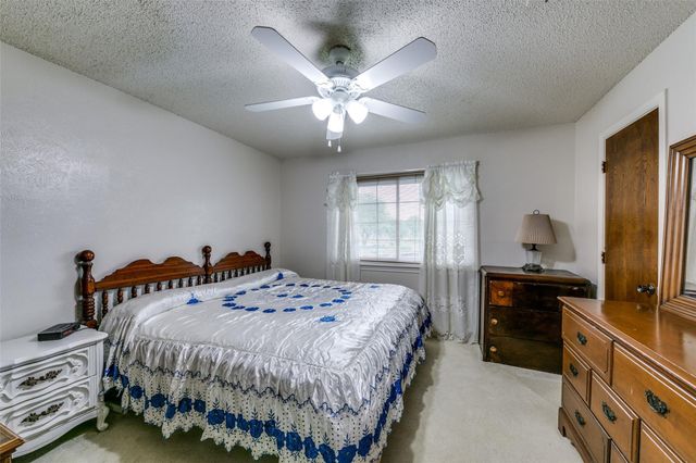 321 Kingsbridge Drive, Garland, TX 75040