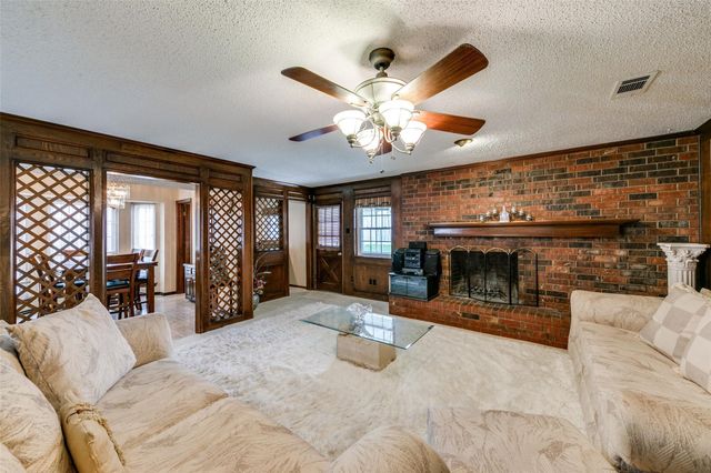 321 Kingsbridge Drive, Garland, TX 75040