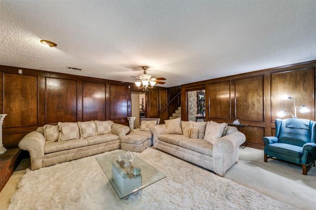 321 Kingsbridge Drive, Garland, TX 75040