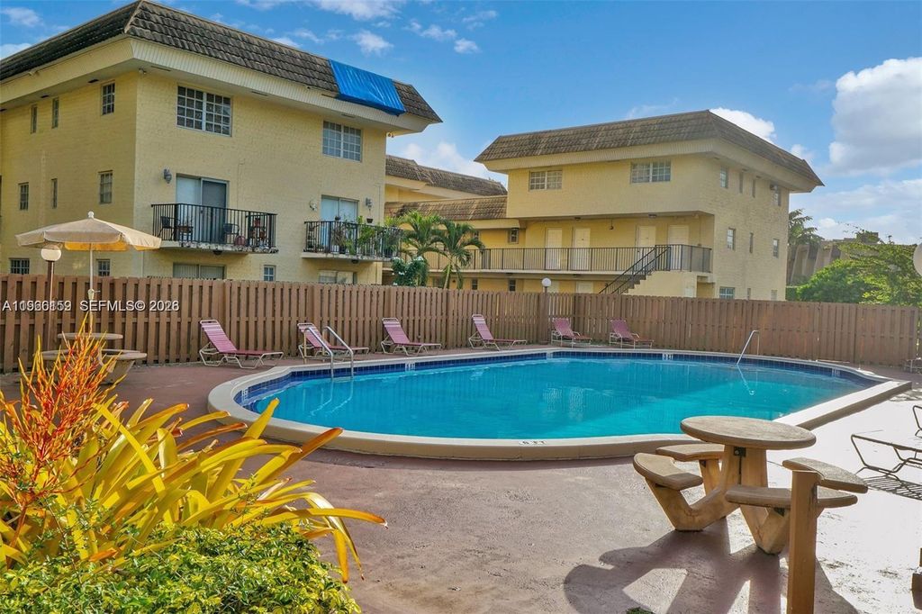 8500 SW 109 Ave 6-102, Miami, FL 33173