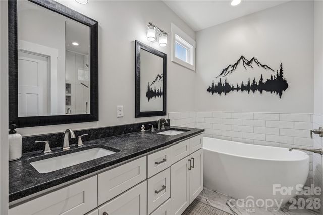 25 E Williams Meadow Court, Hendersonville, NC 28739