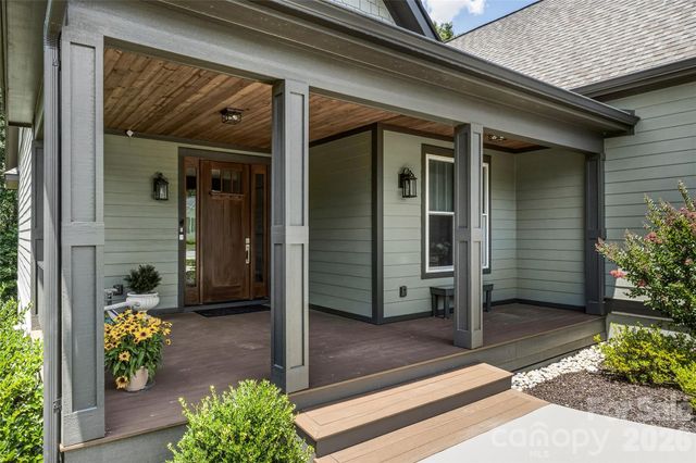 25 E Williams Meadow Court, Hendersonville, NC 28739