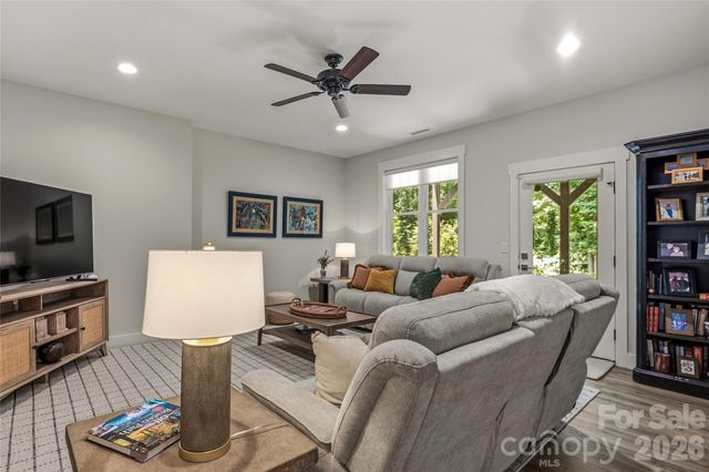 25 E Williams Meadow Court, Hendersonville, NC 28739
