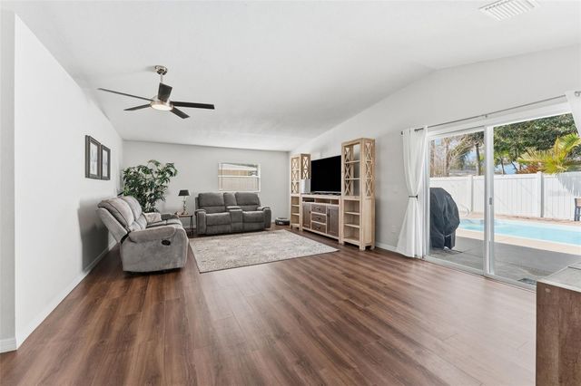 1824 59TH WAY N, St Petersburg, FL 33710