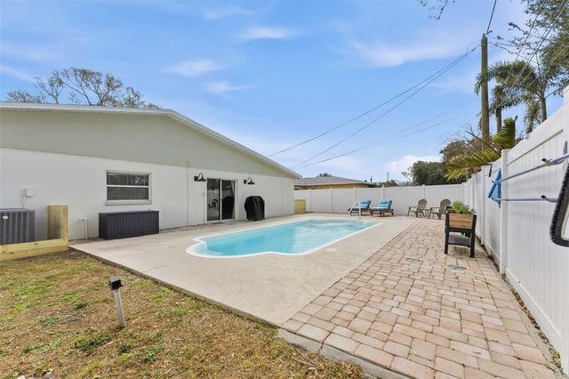 1824 59TH WAY N, St Petersburg, FL 33710