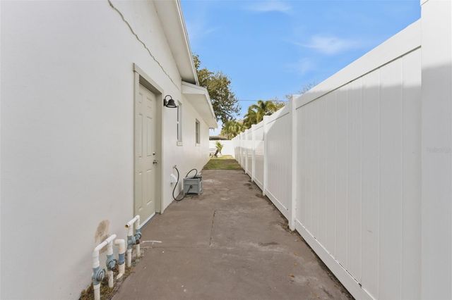 1824 59TH WAY N, St Petersburg, FL 33710