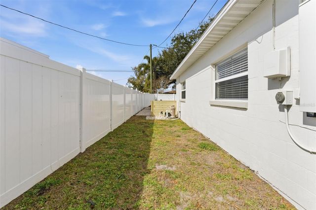 1824 59TH WAY N, St Petersburg, FL 33710