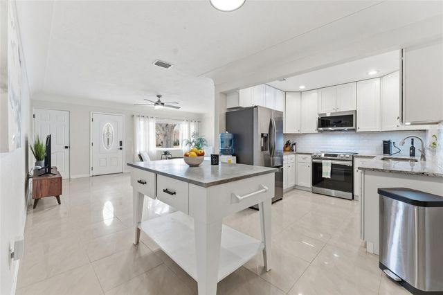 1824 59TH WAY N, St Petersburg, FL 33710