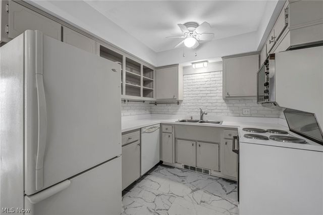 15 Meadowlawn Drive 9, Mentor, OH 44060