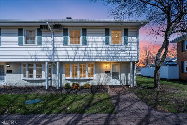 15 Meadowlawn Drive 9, Mentor, OH 44060