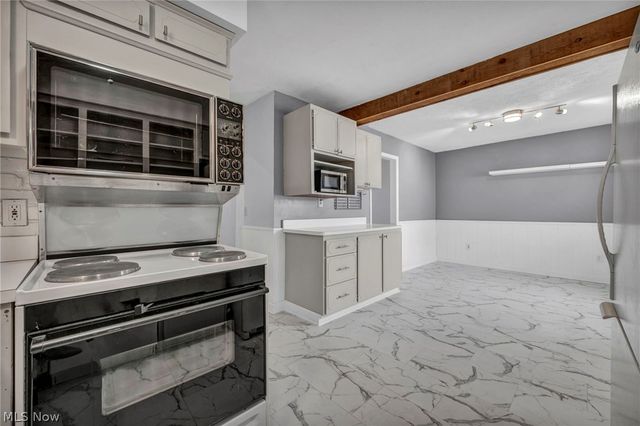 15 Meadowlawn Drive 9, Mentor, OH 44060