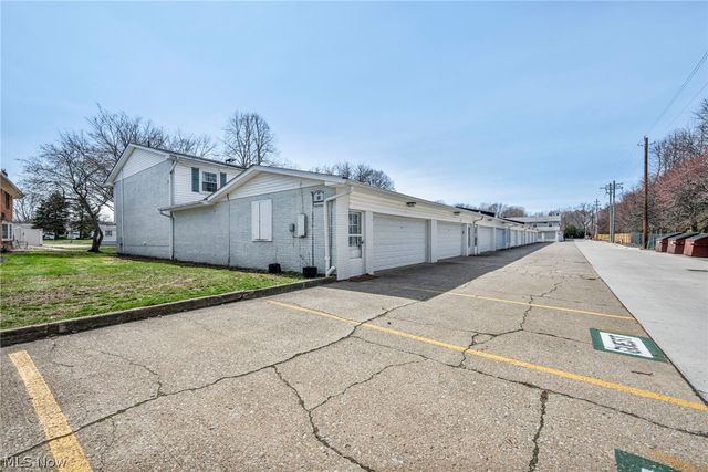 15 Meadowlawn Drive 9, Mentor, OH 44060