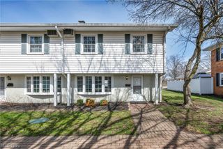 15 Meadowlawn Drive 9, Mentor, OH 44060