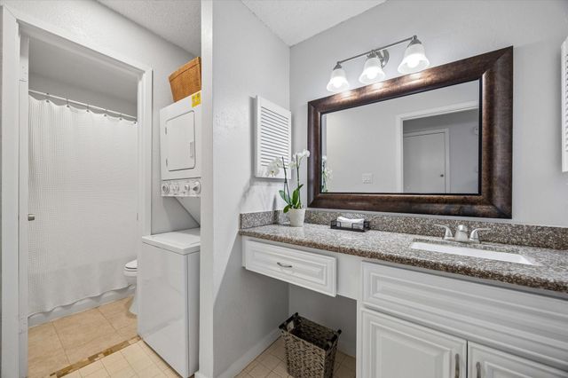 1100 Augusta Drive 25, Houston, TX 77057